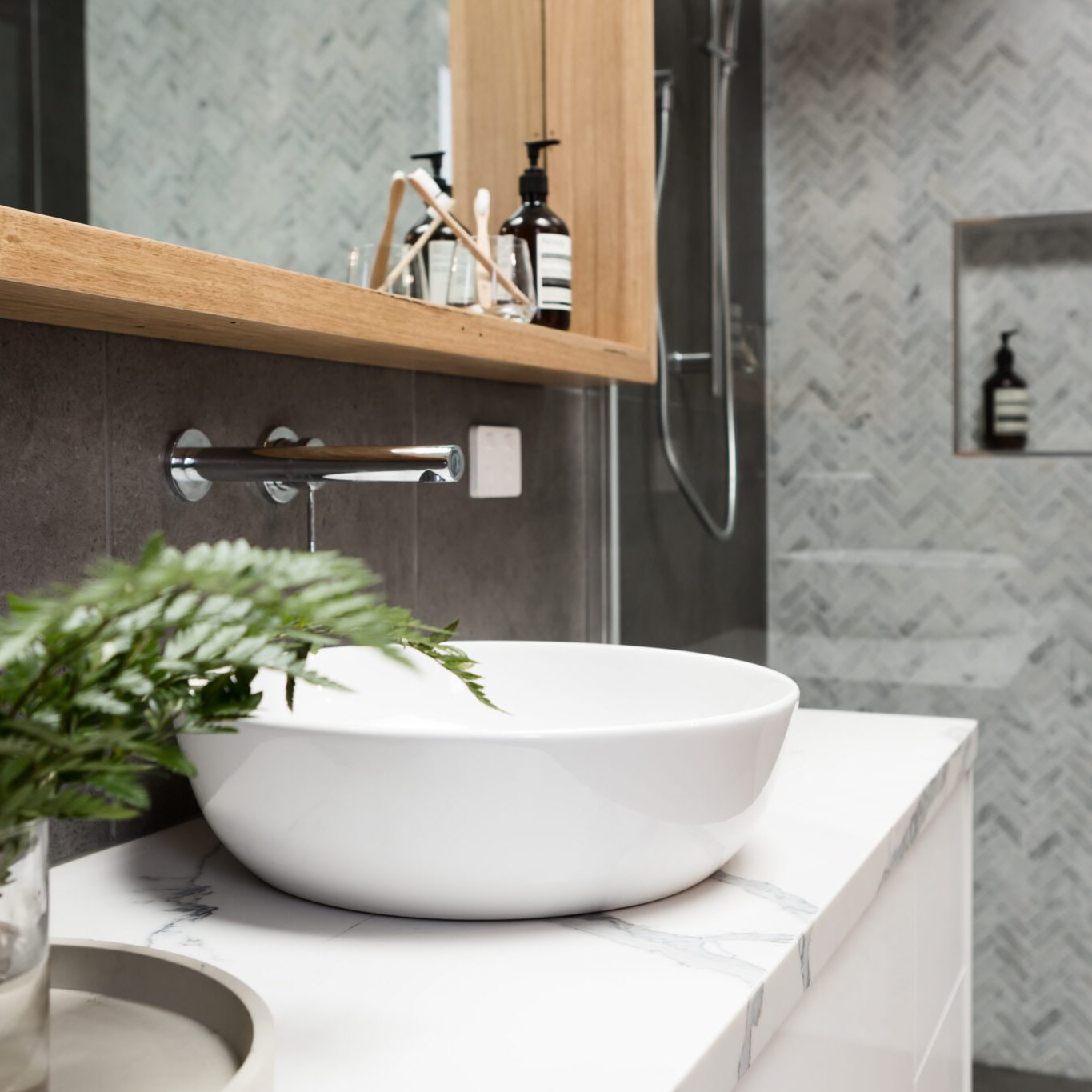 Bathroom,Details,Clean,White,Basin,With,Shower,Tiling,Behind